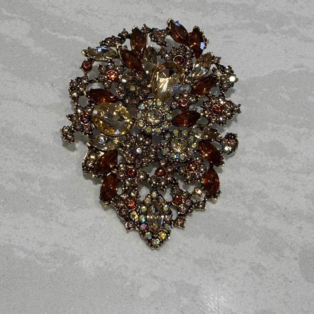 Vintage-Inspired Crystal Brooch/Pendant in Gold and Brown